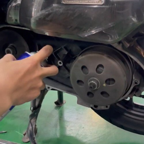 Xe hoạt động tốt hơn cùng WD-40