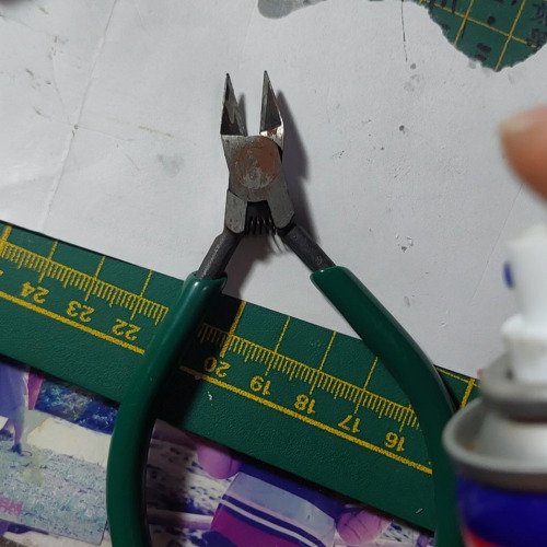 斜口鉗咬合不靈活