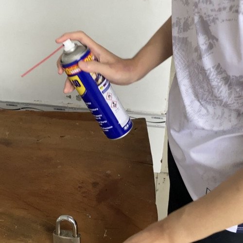 Làm sạch cùng Wd40