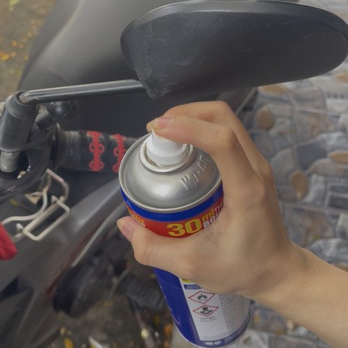 Gương trơn tru cùng WD40