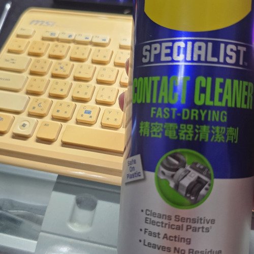 使用WD-40精密電器清潔劑修理15年老鍵盤