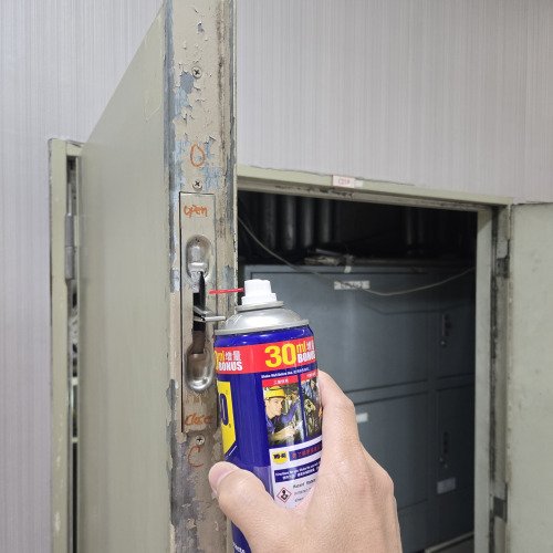 門栓卡住，噴完WD40後搞定