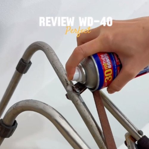 Bôi trơn bộ phận rỉ sét của ghế sắt bằng WD-40