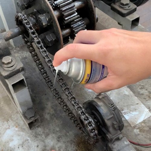 Hồi sinh dây xích rỉ sét cùng WD40