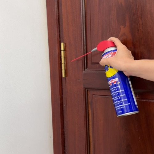 WD40 cửa rỉ sét