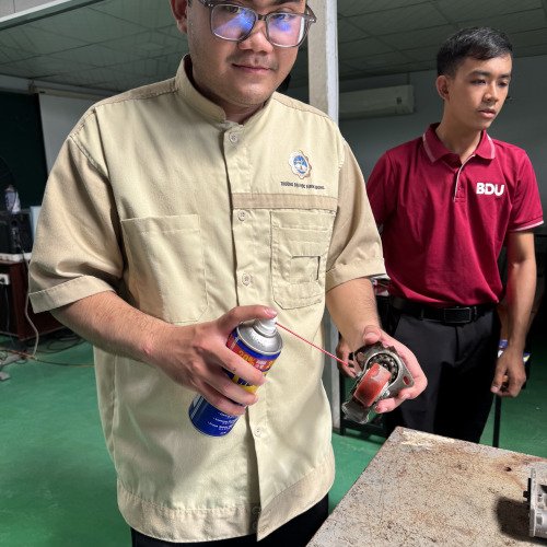 tẩy sét, bôi trơn bánh xe