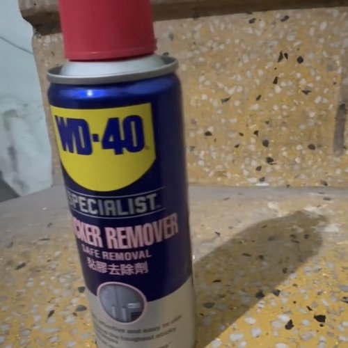 Bé Diệu và những hình dán hư hỏng